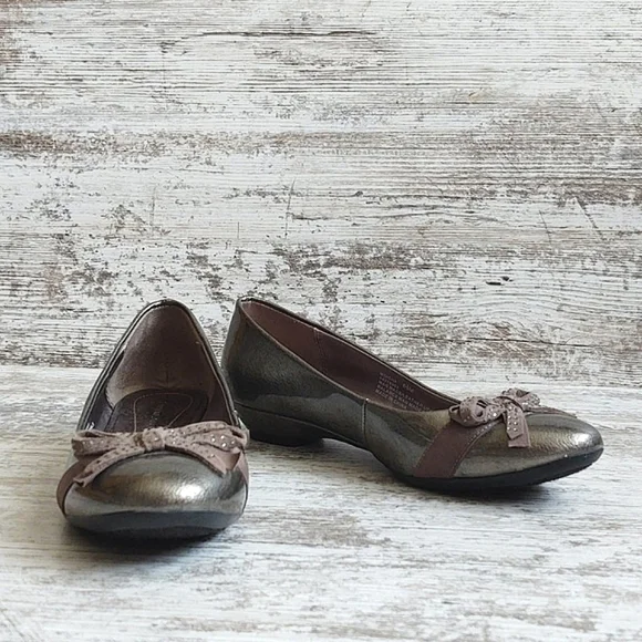 NWOT Etienne Aigner Patent Leather Silver Flats - Picture 7 of 16